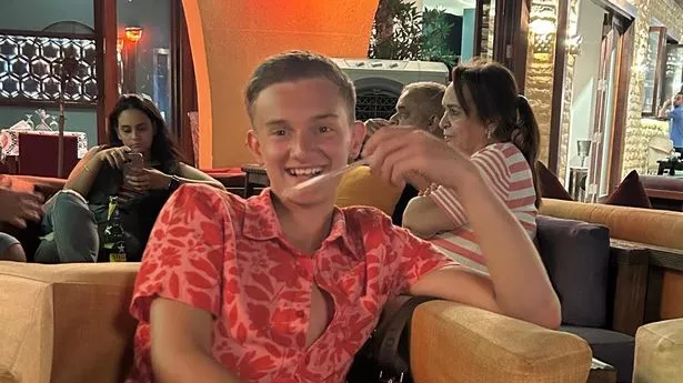 一名小学生在码头后空翻后对妈妈说了一句强有力的话，被判脑死亡