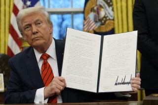 特朗普暂停了美国禁止海外商业贿赂的法律，引发了对交易撮合“狂野西部”的担忧
