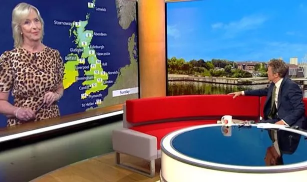 英国飓风警报发出后,BBC早餐节目的卡罗尔·柯克伍德被迫处理天气故障