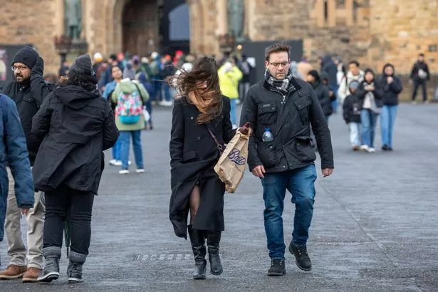 英国天气:元旦狂风暴雨,数百万人受到停电和交通混乱的警告