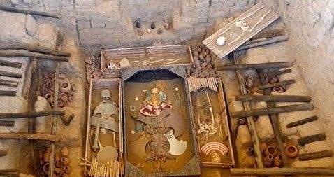 墨西哥当局在与危地马拉边境附近发现了11个秘密坟墓，其中有15具尸体