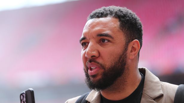 特洛伊·迪尼(Troy Deeney)担任了“不受欢迎”的BBC职位，并立即以承诺瞄准前任