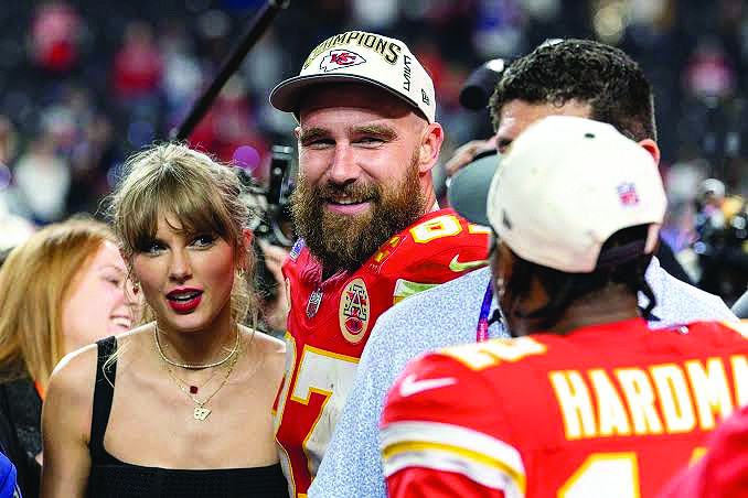当霉霉在超级碗上被嘘时，Kelce“感到无助”