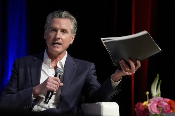 加州州长加文·纽森（Gavin Newsom）反对跨性别运动员参加女子体育运动，与进步人士分道扬镳