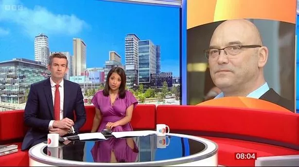 BBC《早餐》明星在直播节目开始几分钟就对服装进行了残酷的讽刺