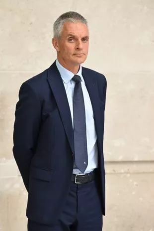 英国广播公司工作人员指出,爱德华背后的“有毒关系”,他“应该被解雇”