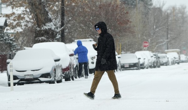 大雪和寒冷的北极风暴使美国7000万人受到冬季风暴警告
