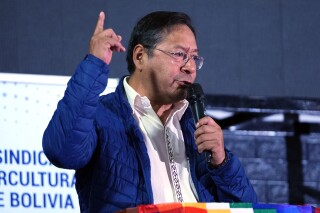 玻利维亚总统承诺就燃料补贴和连任是否符合宪法进行公众投票