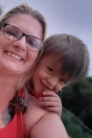 悲剧：五岁的男孩在普通流感症状发生可怕的转变后几天死亡