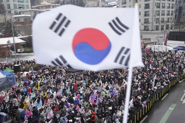 关于韩国总统大院外的围攻，我们该知道些什么