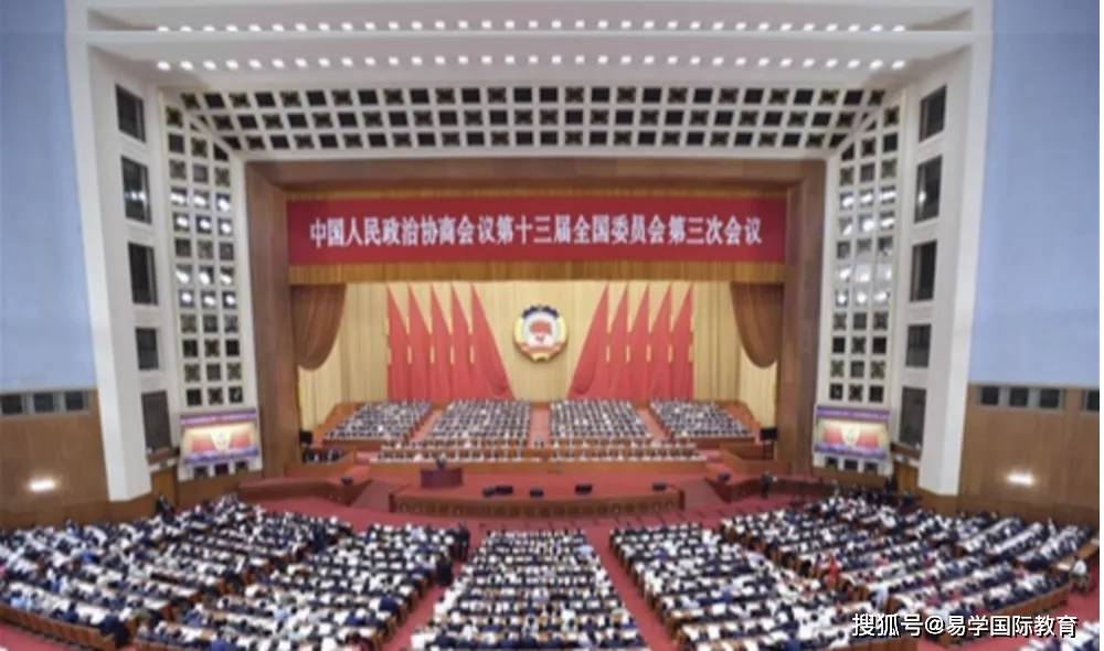 随着政治大会在芝加哥召开，居民、领导人和活动人士竞相成为焦点
