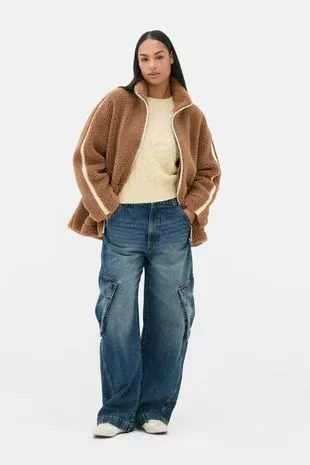 Primark的顾客“跑着”寻找24英镑的夹克,“就像”170英镑的UGG夹克