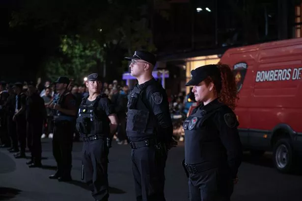 利亚姆·佩恩之死:阿根廷酒店现场警察守卫死亡现场