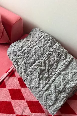 “我的加热毯让我很暖和,我几乎没开暖气,而且还在打折。”