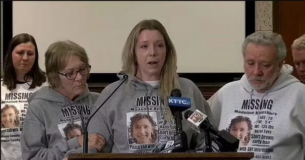 年轻的两个孩子的妈妈被前男友勒死,然后裹在被褥里,埋在偏僻的小路上