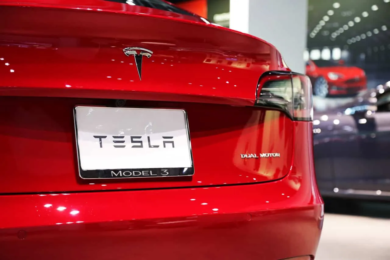 特斯拉(Tesla)在交付量达不到预期的情况下更新股价目标显示乐观情绪