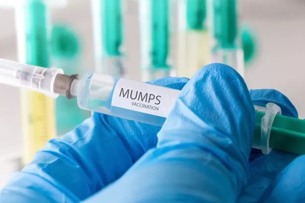 由于担心流行性腮腺炎，英国卫生部门负责人发布了令人不寒而栗的冬季警告
